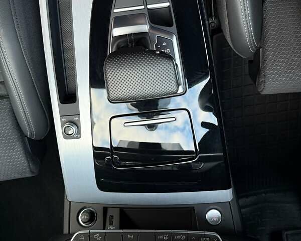 Серый Ауди Ку 5, объемом двигателя 1.97 л и пробегом 35 тыс. км за 59990 $, фото 33 на Automoto.ua