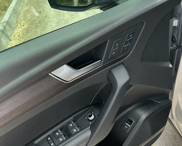 Серый Ауди Ку 5, объемом двигателя 1.98 л и пробегом 34 тыс. км за 40500 $, фото 23 на Automoto.ua