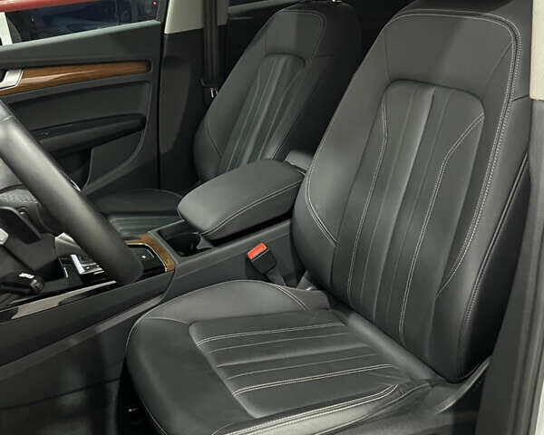 Серый Ауди Ку 5, объемом двигателя 1.98 л и пробегом 18 тыс. км за 34700 $, фото 24 на Automoto.ua