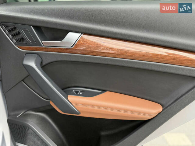 Сірий Ауді Ку 5, об'ємом двигуна 2 л та пробігом 23 тис. км за 39900 $, фото 133 на Automoto.ua