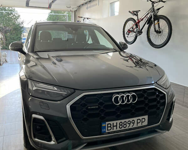 Серый Ауди Ку 5, объемом двигателя 1.97 л и пробегом 51 тыс. км за 55500 $, фото 1 на Automoto.ua