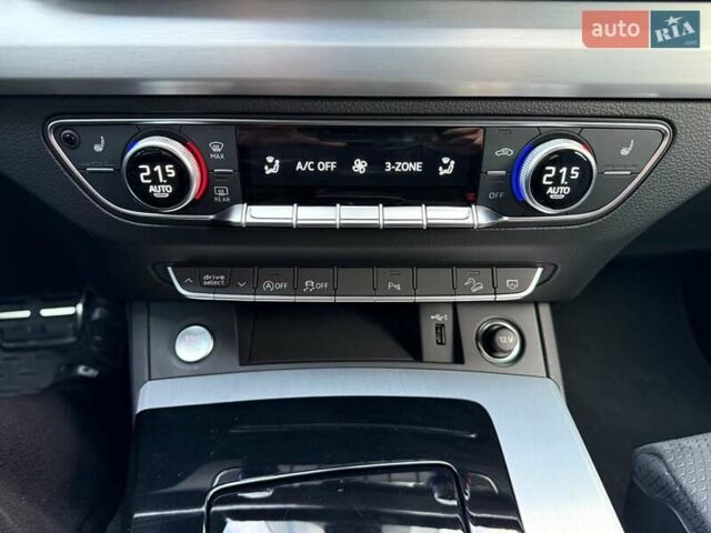 Серый Ауди Ку 5, объемом двигателя 1.97 л и пробегом 35 тыс. км за 59990 $, фото 31 на Automoto.ua