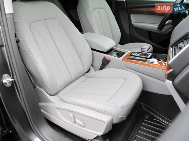 Серый Ауди Ку 5, объемом двигателя 1.98 л и пробегом 22 тыс. км за 44500 $, фото 91 на Automoto.ua