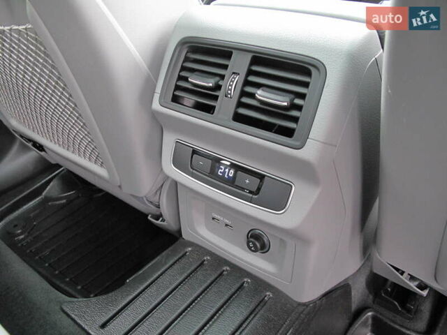 Серый Ауди Ку 5, объемом двигателя 1.98 л и пробегом 22 тыс. км за 44500 $, фото 107 на Automoto.ua