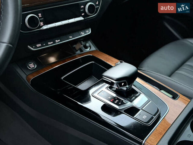 Сірий Ауді Ку 5, об'ємом двигуна 1.98 л та пробігом 43 тис. км за 33999 $, фото 18 на Automoto.ua