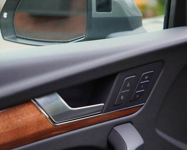 Серый Ауди Ку 5, объемом двигателя 1.98 л и пробегом 71 тыс. км за 34999 $, фото 22 на Automoto.ua