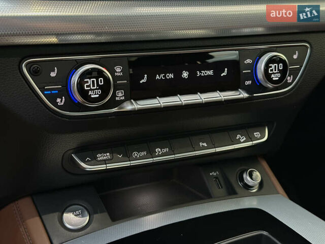 Серый Ауди Ку 5, объемом двигателя 2 л и пробегом 18 тыс. км за 36999 $, фото 58 на Automoto.ua