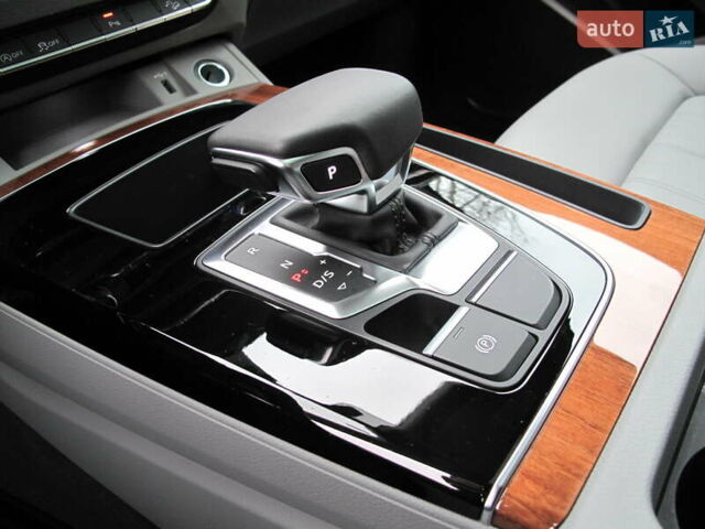 Серый Ауди Ку 5, объемом двигателя 1.98 л и пробегом 22 тыс. км за 44500 $, фото 137 на Automoto.ua