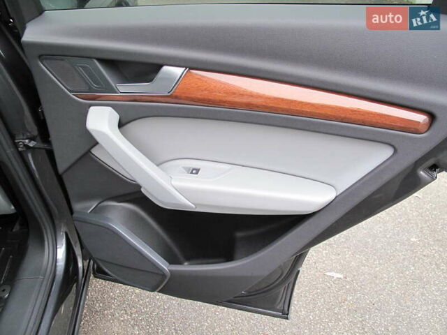 Серый Ауди Ку 5, объемом двигателя 1.98 л и пробегом 22 тыс. км за 44500 $, фото 103 на Automoto.ua