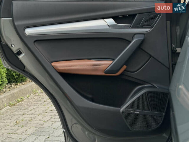 Серый Ауди Ку 5, объемом двигателя 2 л и пробегом 18 тыс. км за 36999 $, фото 70 на Automoto.ua