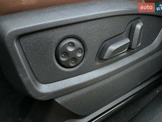 Серый Ауди Ку 5, объемом двигателя 2 л и пробегом 18 тыс. км за 36999 $, фото 49 на Automoto.ua