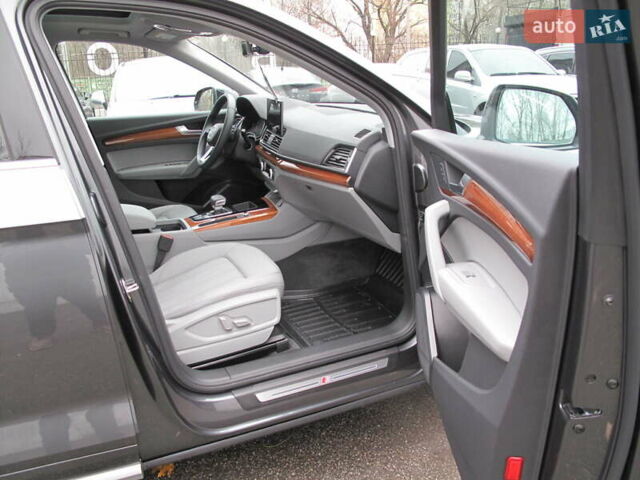 Серый Ауди Ку 5, объемом двигателя 1.98 л и пробегом 22 тыс. км за 44500 $, фото 84 на Automoto.ua