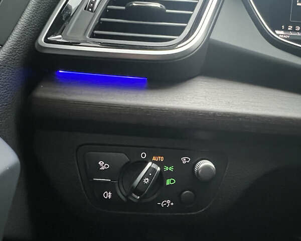 Сірий Ауді Ку 5, об'ємом двигуна 2 л та пробігом 20 тис. км за 44300 $, фото 36 на Automoto.ua