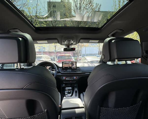 Сірий Ауді Ку 5, об'ємом двигуна 1.98 л та пробігом 9 тис. км за 55600 $, фото 21 на Automoto.ua