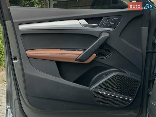 Серый Ауди Ку 5, объемом двигателя 2 л и пробегом 18 тыс. км за 36999 $, фото 41 на Automoto.ua