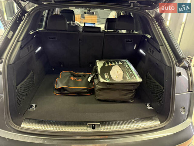 Сірий Ауді Ку 5, об'ємом двигуна 1.98 л та пробігом 1 тис. км за 59500 $, фото 33 на Automoto.ua