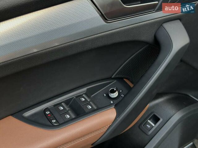 Серый Ауди Ку 5, объемом двигателя 2 л и пробегом 18 тыс. км за 36999 $, фото 45 на Automoto.ua