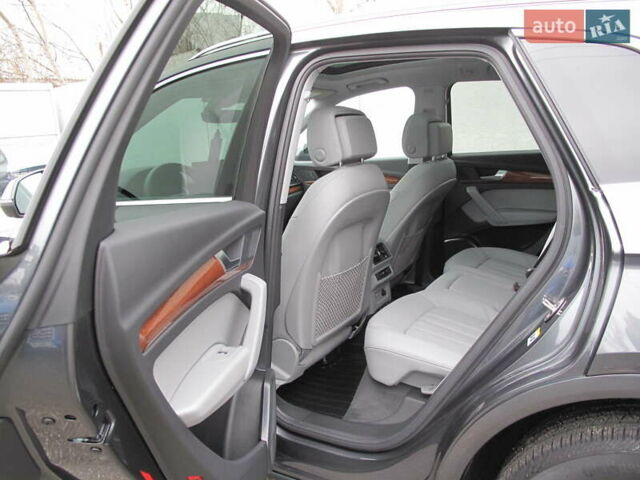 Серый Ауди Ку 5, объемом двигателя 1.98 л и пробегом 22 тыс. км за 44500 $, фото 49 на Automoto.ua