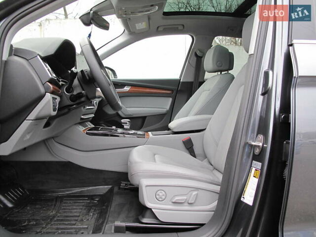 Серый Ауди Ку 5, объемом двигателя 1.98 л и пробегом 22 тыс. км за 44500 $, фото 38 на Automoto.ua