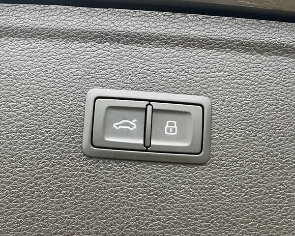 Сірий Ауді Ку 5, об'ємом двигуна 2 л та пробігом 20 тис. км за 44300 $, фото 20 на Automoto.ua