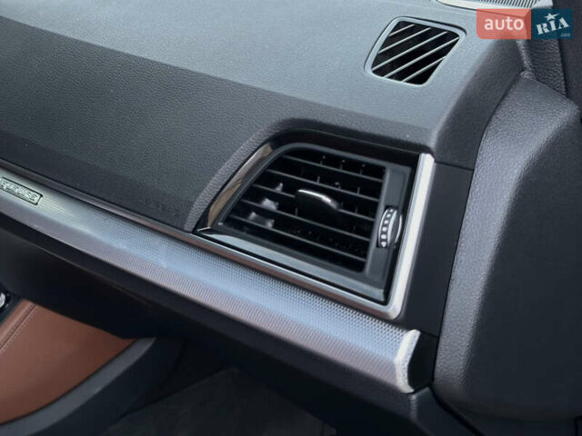 Серый Ауди Ку 5, объемом двигателя 2 л и пробегом 18 тыс. км за 36999 $, фото 100 на Automoto.ua