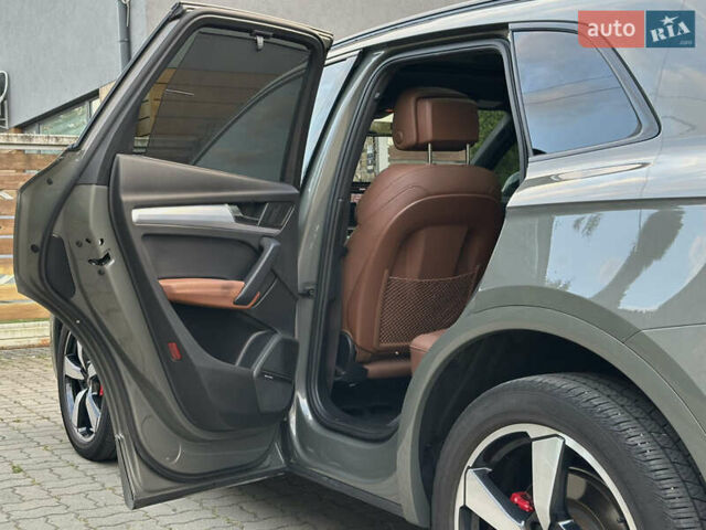 Серый Ауди Ку 5, объемом двигателя 2 л и пробегом 18 тыс. км за 36999 $, фото 69 на Automoto.ua