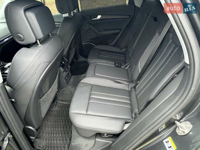 Сірий Ауді Ку 5, об'ємом двигуна 2 л та пробігом 20 тис. км за 44300 $, фото 24 на Automoto.ua