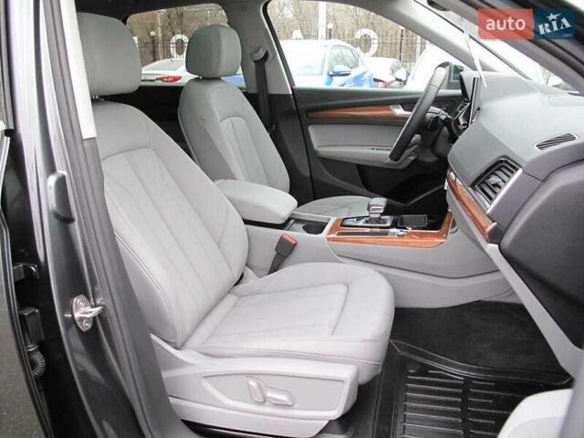 Серый Ауди Ку 5, объемом двигателя 1.98 л и пробегом 22 тыс. км за 44500 $, фото 90 на Automoto.ua