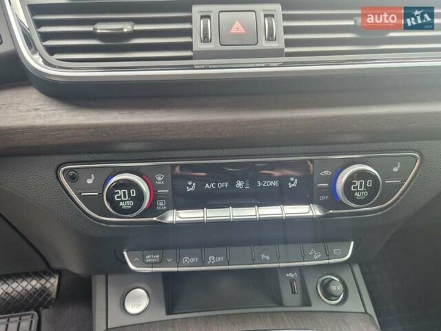 Серый Ауди Ку 5, объемом двигателя 0 л и пробегом 54 тыс. км за 34900 $, фото 28 на Automoto.ua