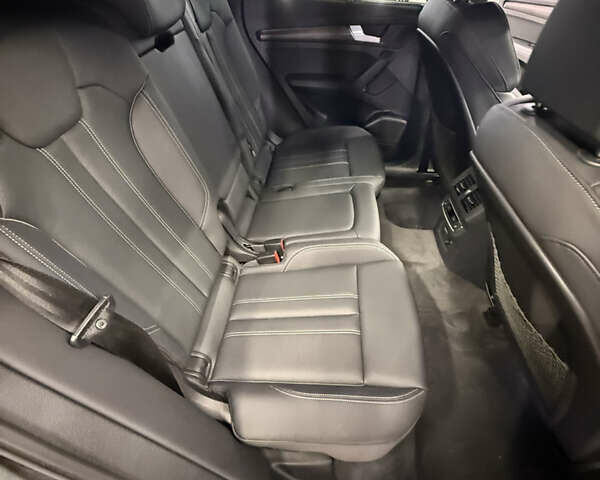 Сірий Ауді Ку 5, об'ємом двигуна 1.98 л та пробігом 1 тис. км за 59500 $, фото 36 на Automoto.ua