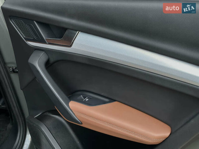 Серый Ауди Ку 5, объемом двигателя 2 л и пробегом 18 тыс. км за 36999 $, фото 82 на Automoto.ua