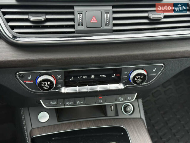 Серый Ауди Ку 5, объемом двигателя 1.98 л и пробегом 31 тыс. км за 35999 $, фото 26 на Automoto.ua