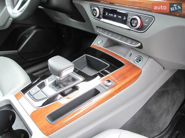 Серый Ауди Ку 5, объемом двигателя 1.98 л и пробегом 22 тыс. км за 44500 $, фото 96 на Automoto.ua