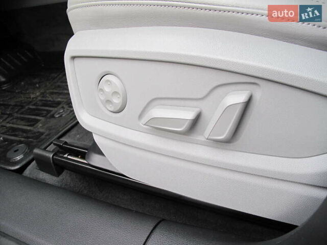 Серый Ауди Ку 5, объемом двигателя 1.98 л и пробегом 22 тыс. км за 44500 $, фото 42 на Automoto.ua