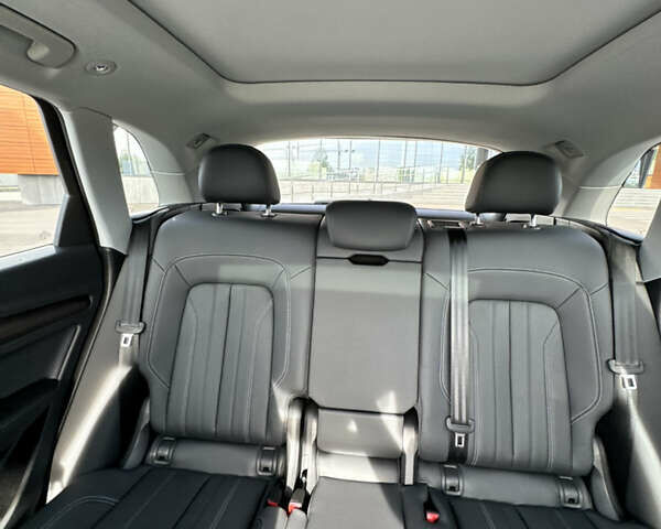 Сірий Ауді Ку 5, об'ємом двигуна 2 л та пробігом 2 тис. км за 39000 $, фото 14 на Automoto.ua
