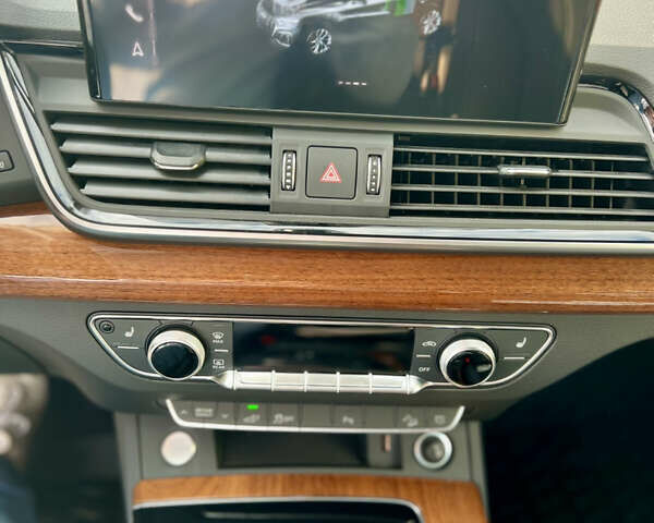 Серый Ауди Ку 5, объемом двигателя 1.98 л и пробегом 3 тыс. км за 52900 $, фото 23 на Automoto.ua