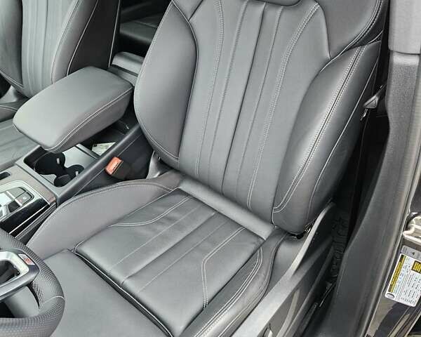 Серый Ауди Ку 5, объемом двигателя 1.98 л и пробегом 2 тыс. км за 57000 $, фото 15 на Automoto.ua