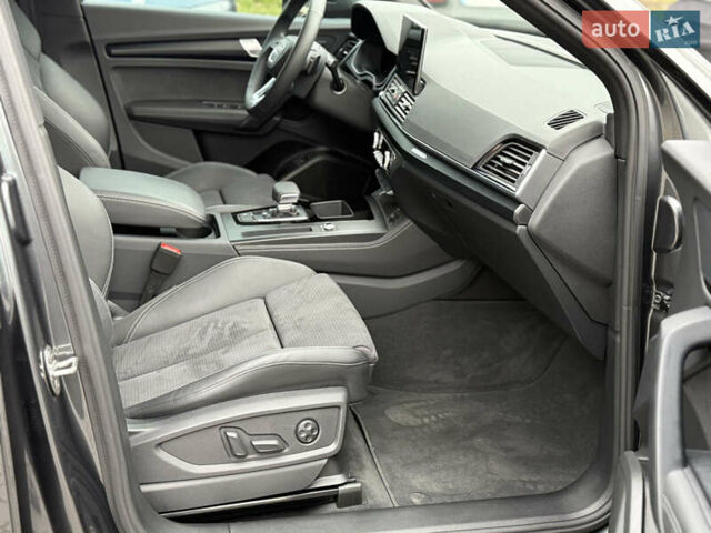 Сірий Ауді Ку 5, об'ємом двигуна 1.98 л та пробігом 12 тис. км за 58100 $, фото 23 на Automoto.ua