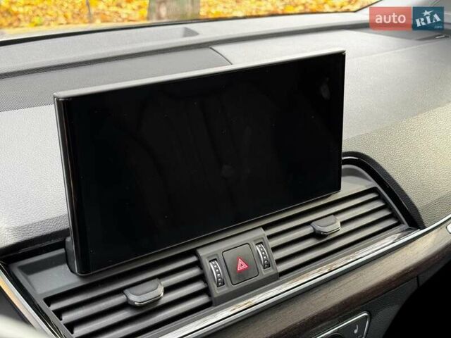 Серый Ауди Ку 5, объемом двигателя 2 л и пробегом 35 тыс. км за 41490 $, фото 27 на Automoto.ua