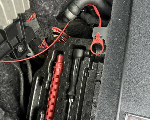 Сірий Ауді Ку 5, об'ємом двигуна 1.98 л та пробігом 12 тис. км за 58100 $, фото 27 на Automoto.ua