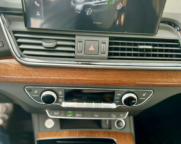 Серый Ауди Ку 5, объемом двигателя 2 л и пробегом 2 тыс. км за 55500 $, фото 12 на Automoto.ua