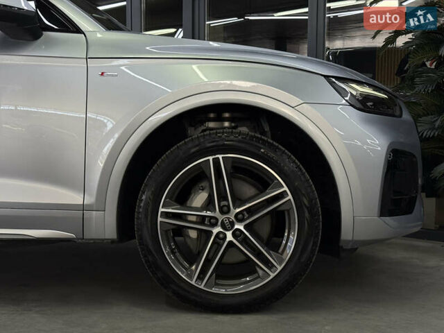 Сірий Ауді Ку 5, об'ємом двигуна 1.98 л та пробігом 5 тис. км за 54000 $, фото 4 на Automoto.ua