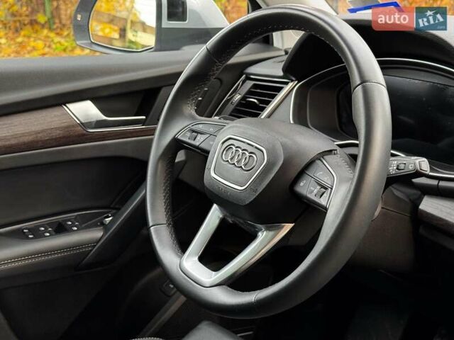 Серый Ауди Ку 5, объемом двигателя 2 л и пробегом 35 тыс. км за 41490 $, фото 36 на Automoto.ua