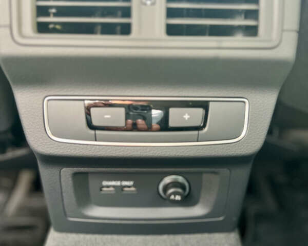 Серый Ауди Ку 5, объемом двигателя 1.98 л и пробегом 3 тыс. км за 52900 $, фото 21 на Automoto.ua