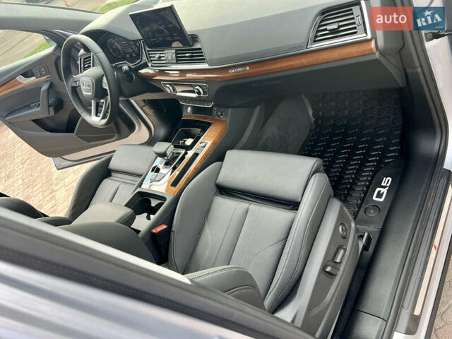 Серый Ауди Ку 5, объемом двигателя 2 л и пробегом 2 тыс. км за 55500 $, фото 24 на Automoto.ua