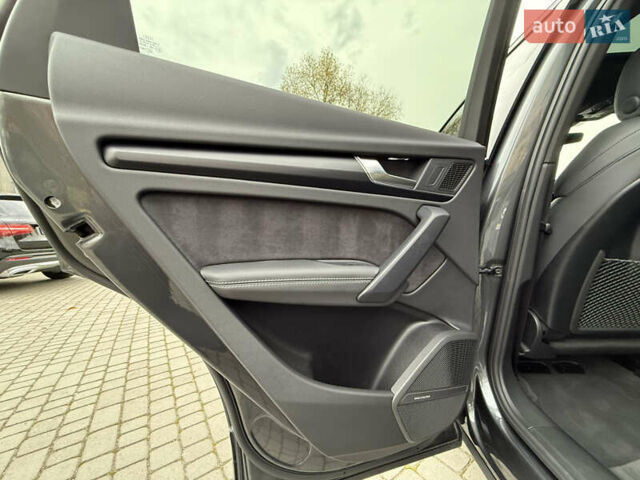 Сірий Ауді Ку 5, об'ємом двигуна 1.98 л та пробігом 12 тис. км за 58100 $, фото 41 на Automoto.ua