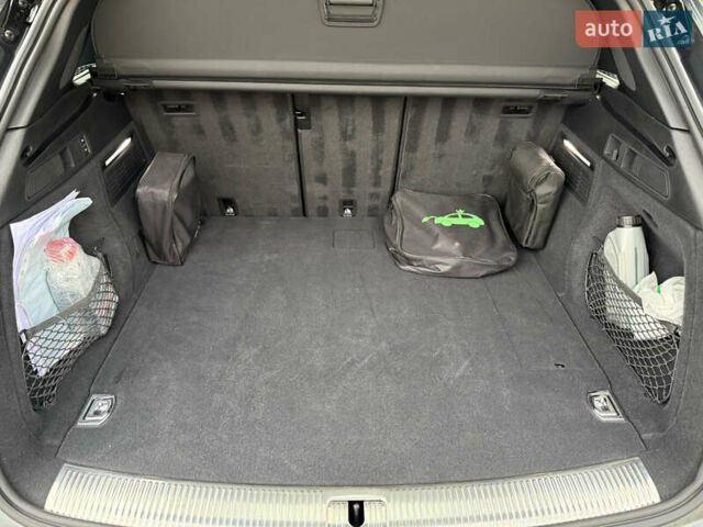 Сірий Ауді Ку 5, об'ємом двигуна 1.98 л та пробігом 12 тис. км за 58100 $, фото 31 на Automoto.ua