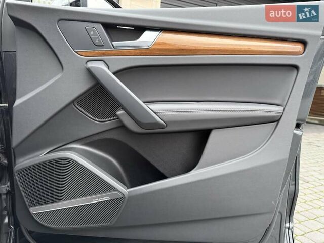 Серый Ауди Ку 5, объемом двигателя 1.98 л и пробегом 9 тыс. км за 39700 $, фото 29 на Automoto.ua