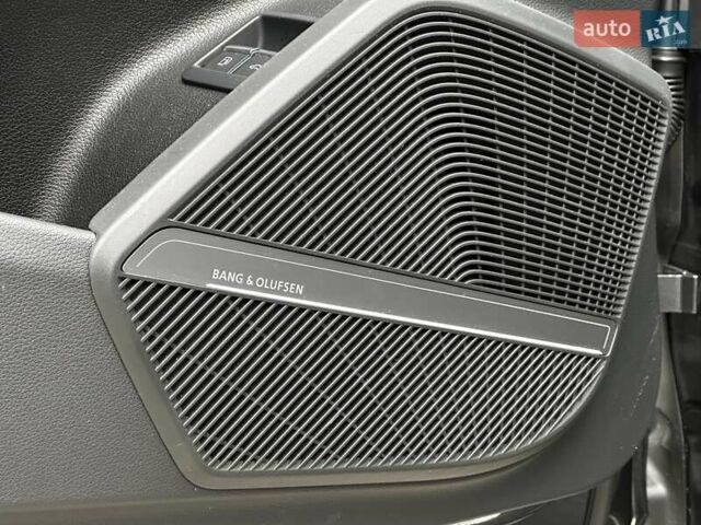 Серый Ауди Ку 5, объемом двигателя 1.98 л и пробегом 14 тыс. км за 57999 $, фото 22 на Automoto.ua