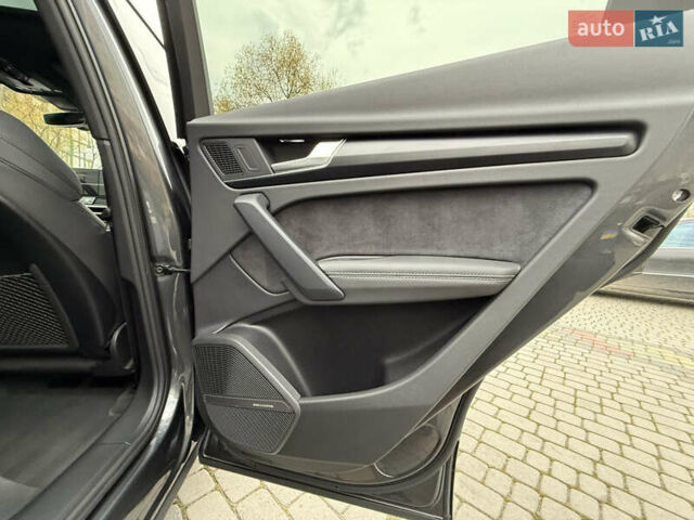 Сірий Ауді Ку 5, об'ємом двигуна 1.98 л та пробігом 12 тис. км за 58100 $, фото 40 на Automoto.ua